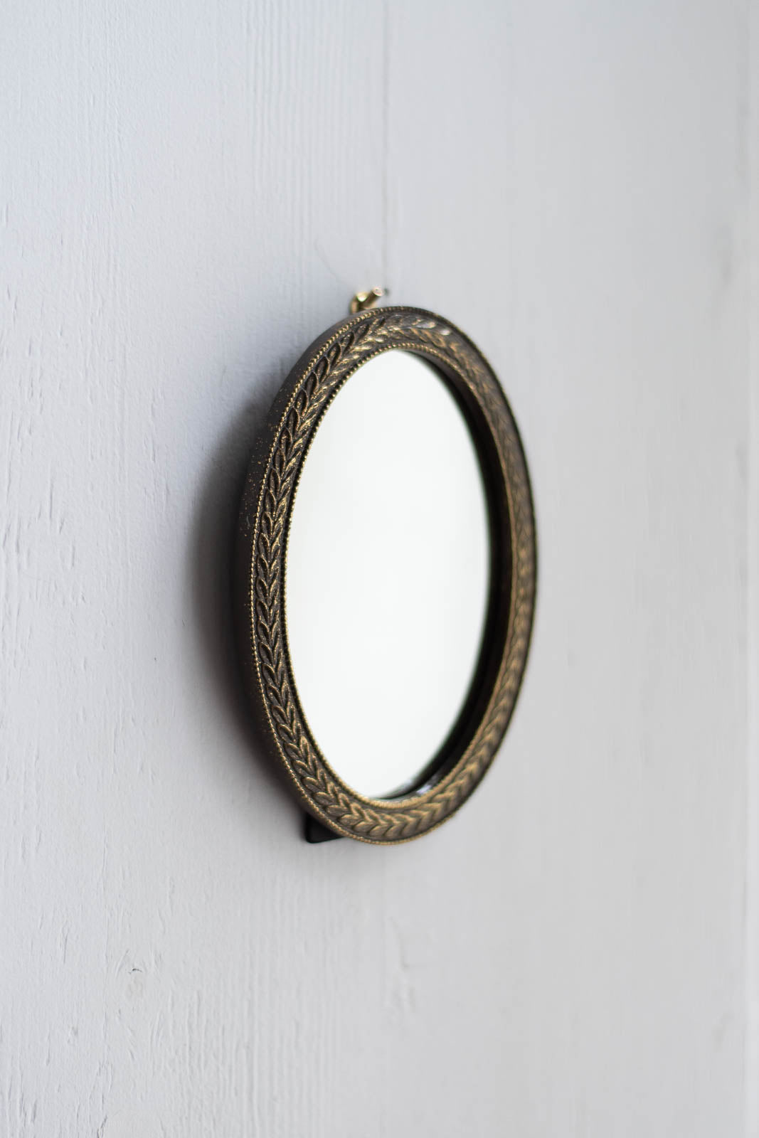 Resin Oval Mirror Leaf