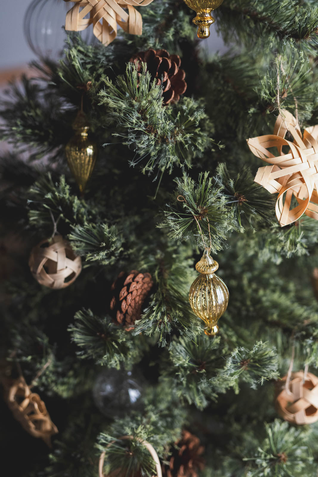 HUONE Christmas Tree 180cm – ANTRY for Business