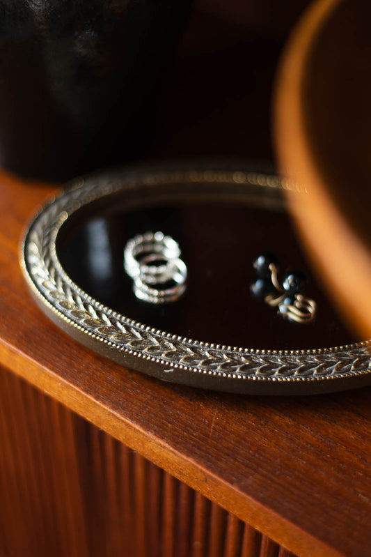 Resin Oval Mirror Leaf