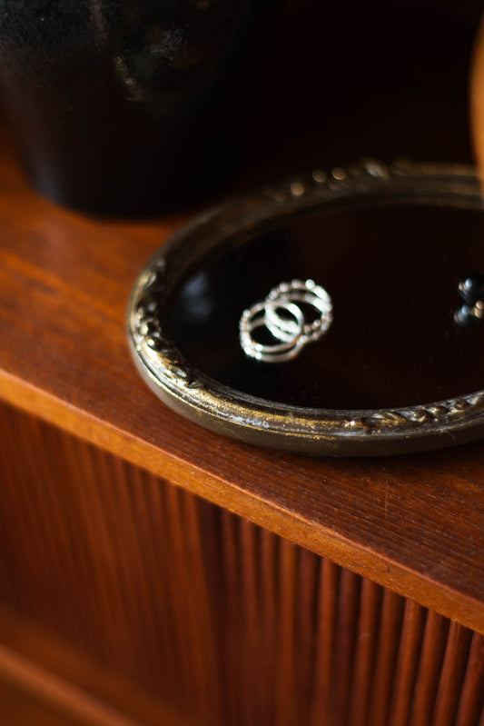 Resin Oval Mirror Acanthus