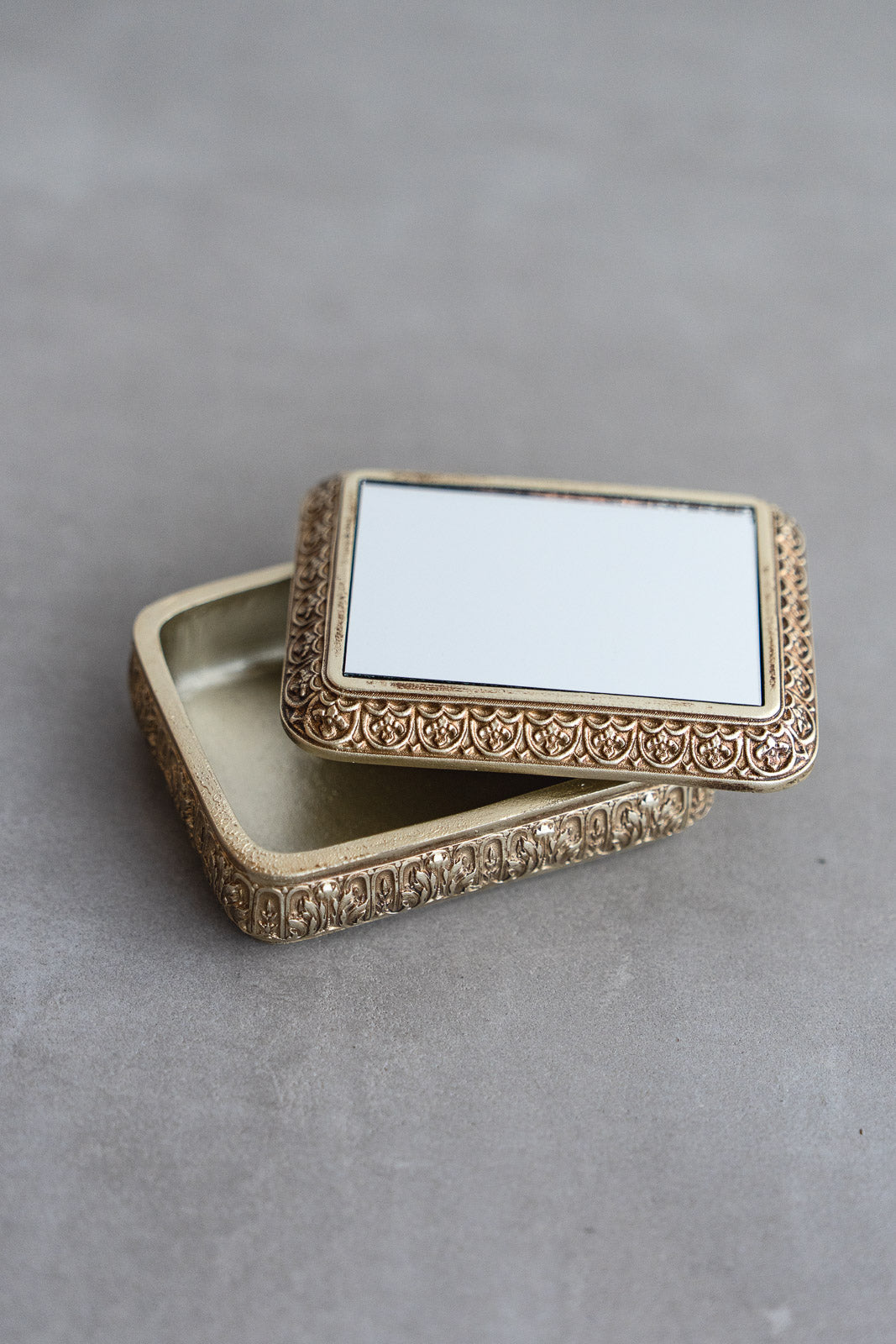 Resin Box with mirror lid | ミラー付き小物入れ