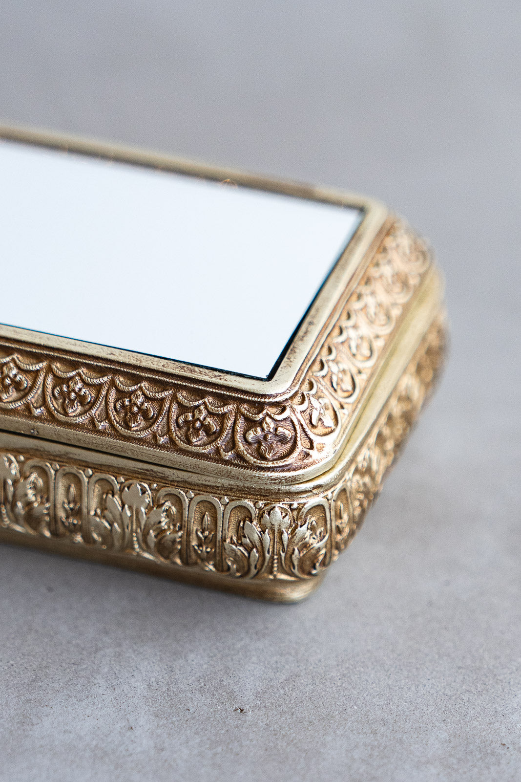 Resin Box with mirror lid | ミラー付き小物入れ