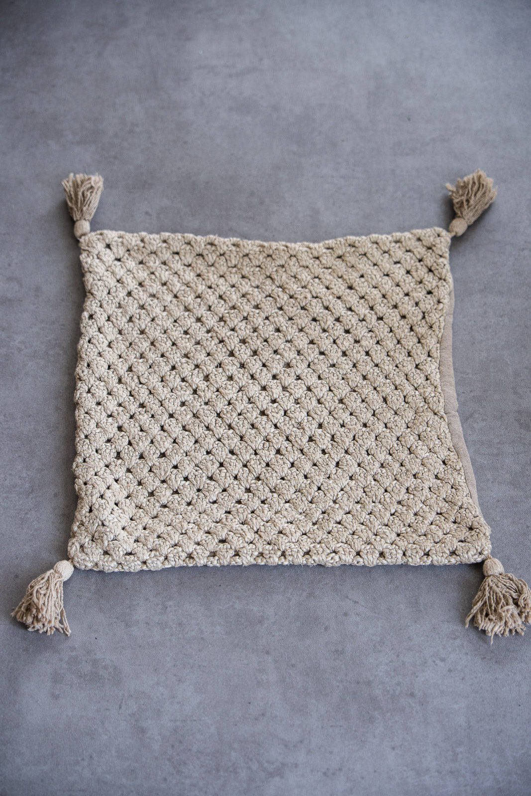 クロシェット タッセル付きクッションカバー 45×45
