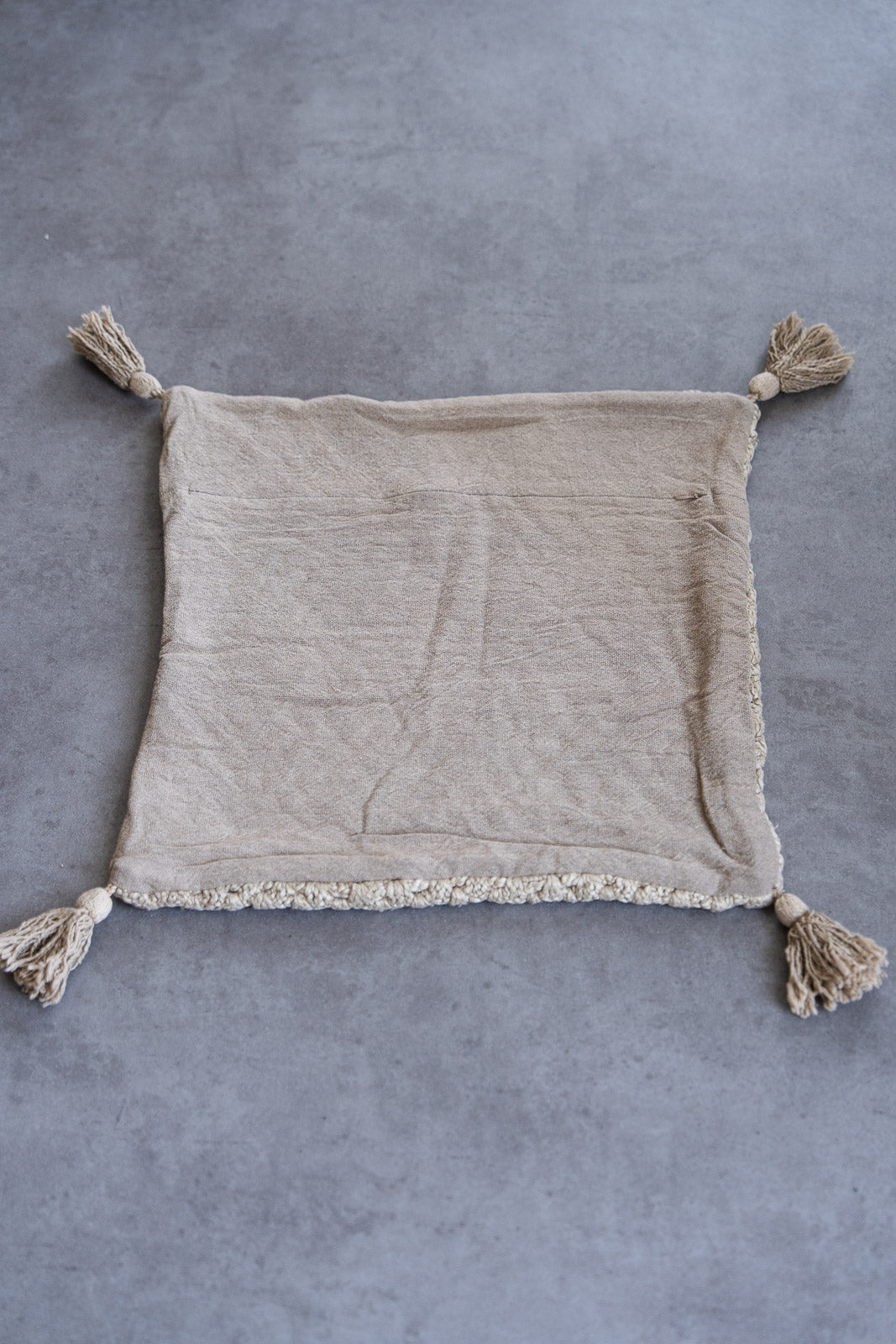 クロシェット タッセル付きクッションカバー 45×45